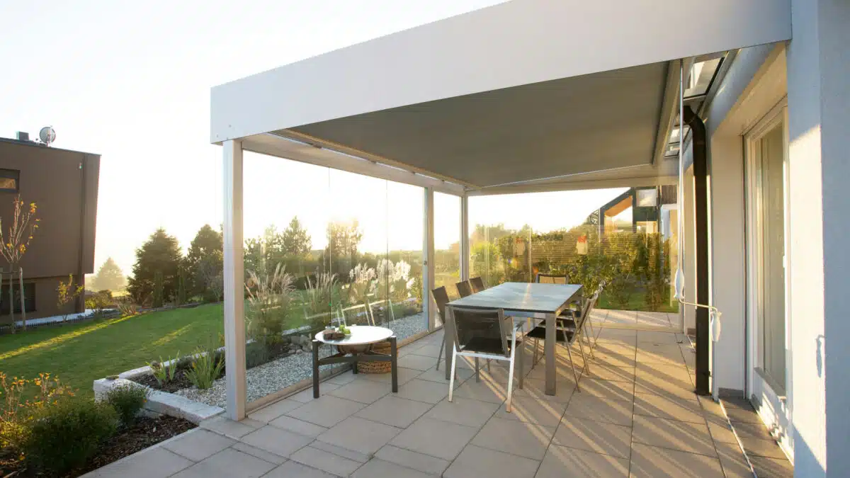 Les raisons d'opter pour un nettoyant dégraissant biosourcé pour l'entretien extérieur