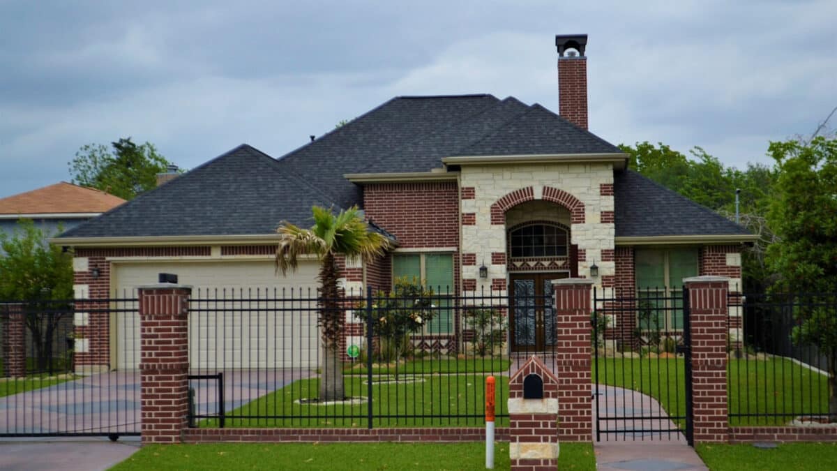 Portail en aluminium : tous les avantages pour votre propriété