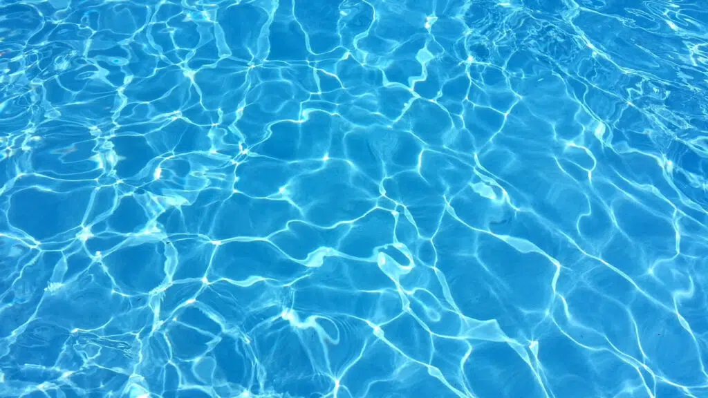Une piscine monobloc en béton armé pour une belle qualité